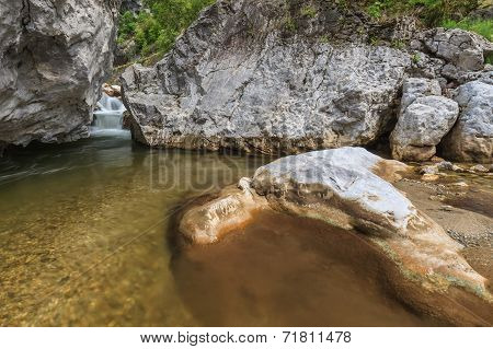 Stream Cerna, Romania