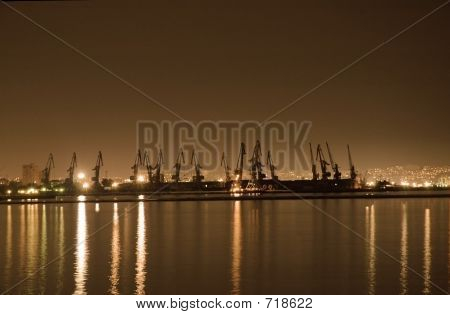 Baku Seaport om natten