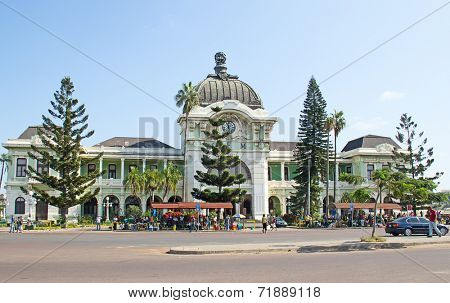 MAPUTO, MOZAMBIQUE - APRIL 29: Unidentified people on the street market near railway station in Maputo, Mozambique on April 29, 2012. The Maputo railway station is one the landmarks of the city