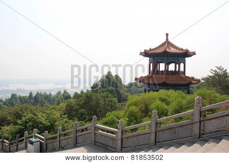 Chinese Style Decoration Near The Guangyin Bodhisattva Statue, The Highest Gold-foiled Bronze Statue