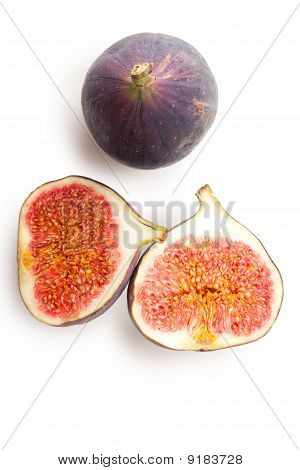Frutos de higo sobre fondo blanco