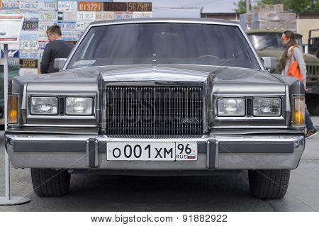 Retro car Lincoln Town Car 1989 release
