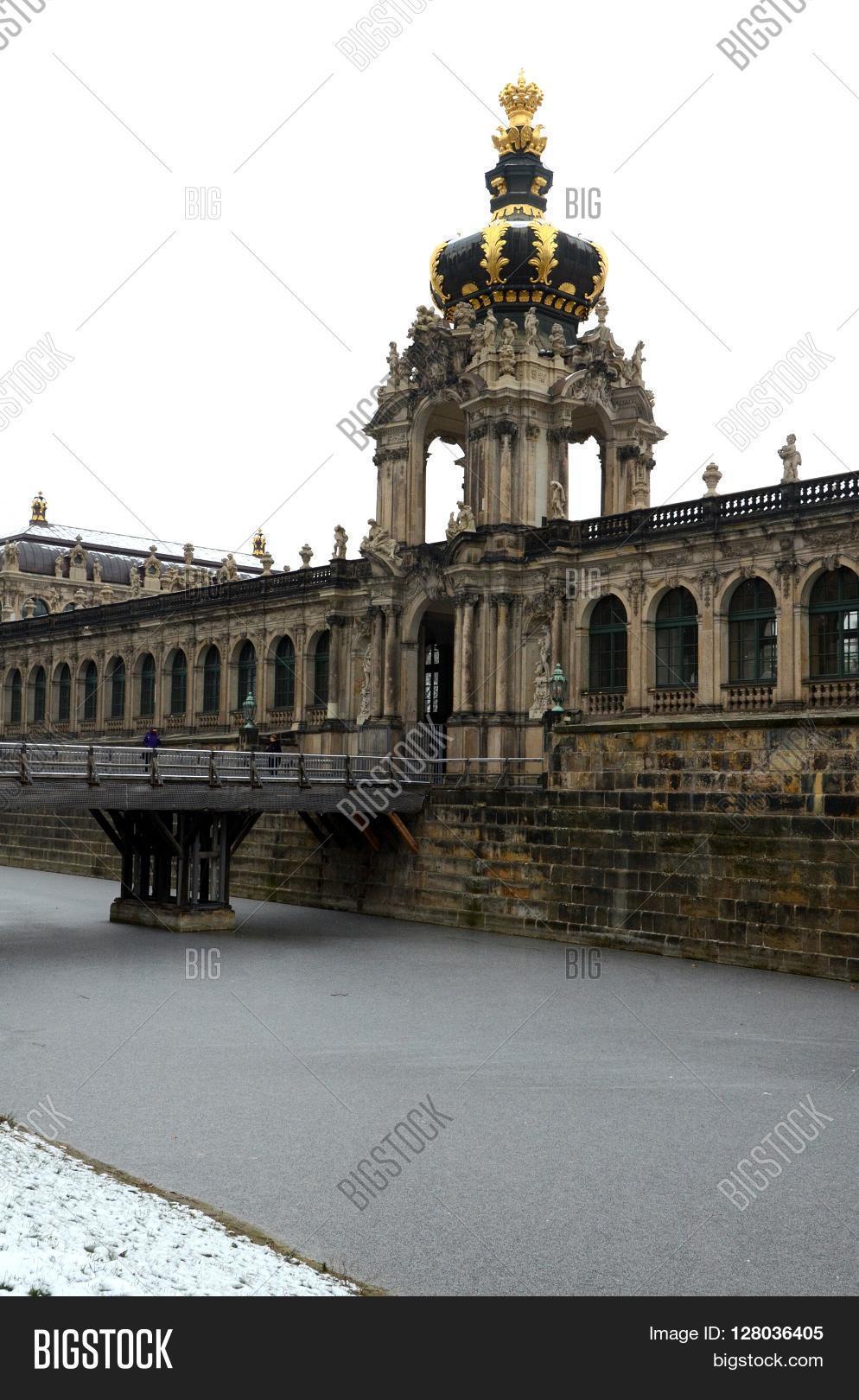 Swinger, Palace Museum Image and Photo