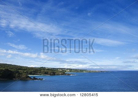 Costa con cielo blu di Honolua, Maui, Hawaii.
