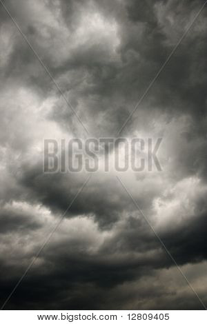 ดคิลนามธรรมพายุเมฆ