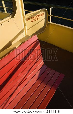 Ławka na prom z dostępu wejścia w Sydney, Australia.