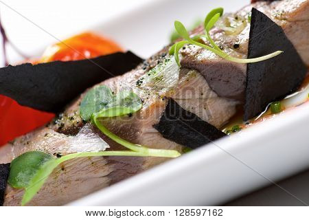 Typical tuna tapa in a small white dish.