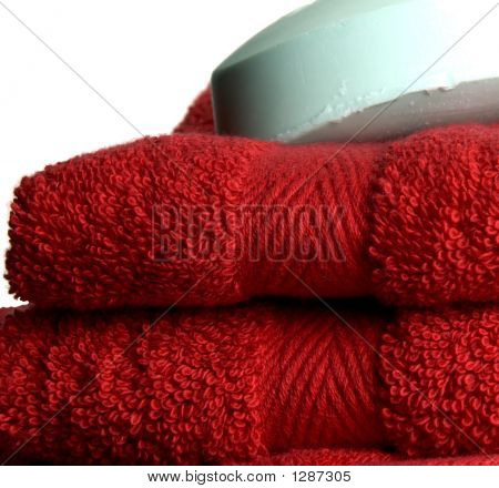 Red Handtücher und soap