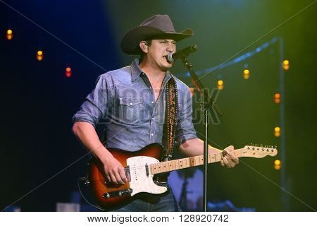 HUNTINGTON, NY-JAN 8: Musician Jon Pardi performs onstage during the 