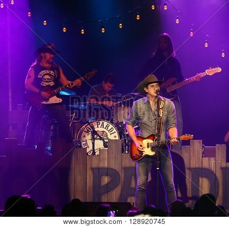 HUNTINGTON, NY-JAN 8: Musician Jon Pardi performs onstage during the 