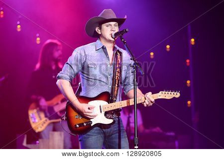 HUNTINGTON, NY-JAN 8: Musician Jon Pardi performs onstage during the 