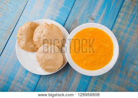 Aamras or Aam Ras Puri: Puri which is an indian fried small bread and alphonso mango pulp is a popular lunch especially during Padwa, the Marathi new year, maharashtrian lunch/dinner menu