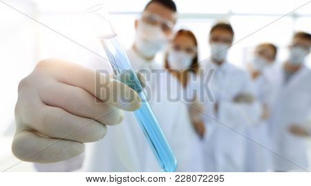 background image is a group of medical workers working with liqu