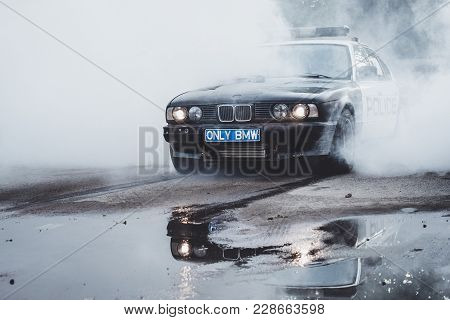 Police Car Bmw 5-series Burning Tires In Driftshow