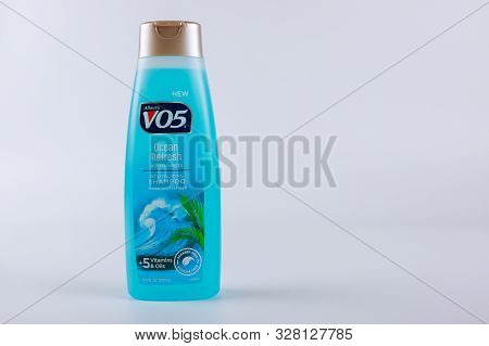 October 14 2019 Ny Usa: Bottle Of Vo5 Shampoo On A Ocean Refresh With Sea Minerals Revitalizing Sham