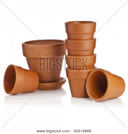 Ler flower pot med underkop isoleret på hvid baggrund