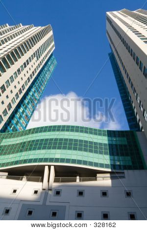 Dos edificios altos