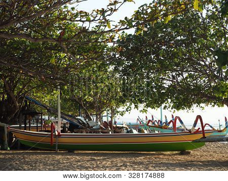 Denpasar, Indonesia - August 22, 2019: Jukung Boats Anchored On The Sand Beach. Jukung Is A Small Wo