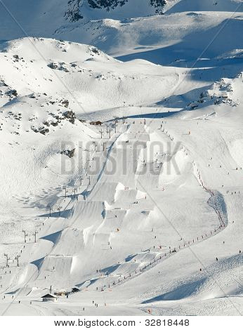 Snowpark con rampe per saltare