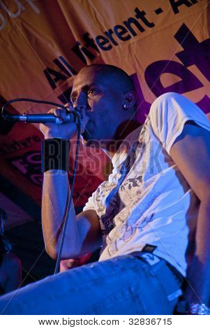 Jay Tunns dalla N.u.m.b. Band al Festival di rispetto di Exeter.