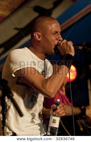 Jay Tunns dalla N.u.m.b. Band al Festival di rispetto di Exeter.