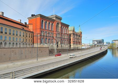 스톡홀름입니다.  Riddarholmen 섬 제방