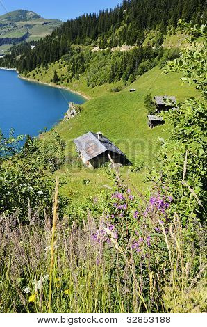 See, Chalet und Berg