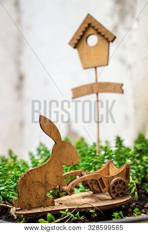 Composition In An Iron Plate. A Rabbit Close, Made Of Phoners Or A Tree, Carries Carriage On The Gro