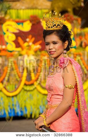 Surin Parade SchÃ¶nheitskÃ¶nigin Tiara Rosa