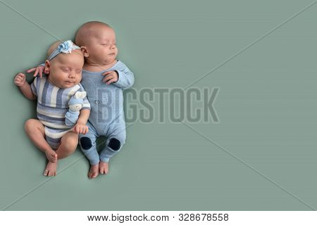 Russia, Orenburg 29-09-2019. Twins Newborns, Brother And Sister, Multiple Pregnancy.