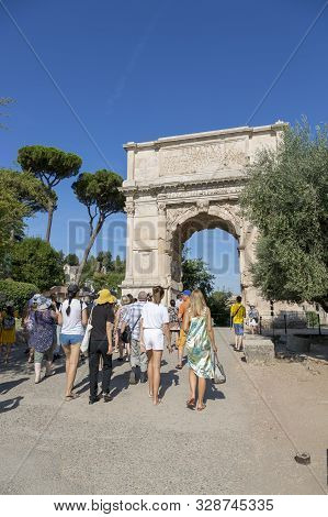 Rome, Italy - August 17, 2019: Arc De Triomphe Titus Is A Single-span Arch Located On The Ancient Sa
