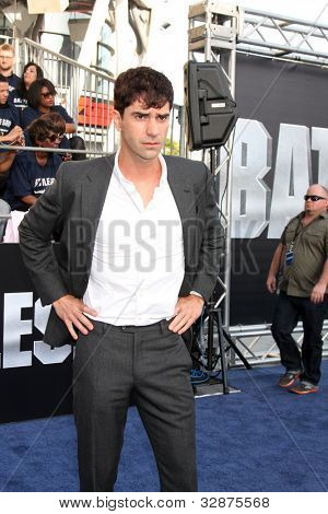 LOS ANGELES - maj 10: Hamish Linklater anländer till 