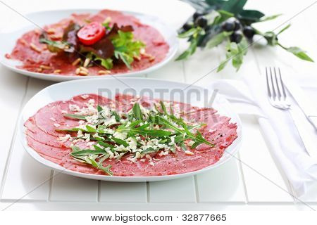 Carpaccio s rukolou a cheesse