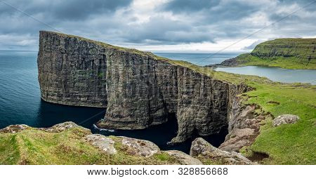 Sorvagsvatn Lake Over The Ocean Gigapan, Faroe Islands