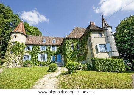 La-tour-du-pin – zamek