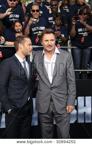 Los Angeles Mai 10: Liam Neeson, Taylor Kitsch bei der Premiere von universal Pictures 'Klasse'