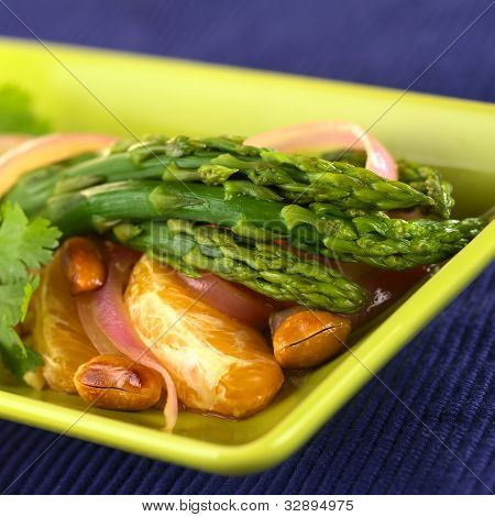 Asparagi verdi preparati in stile thailandese