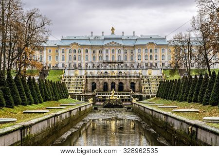 Peterhof.russia.october 20, 2019.a Large Cascade Of Fountains In Front Of The Facade Of The Grand Pa