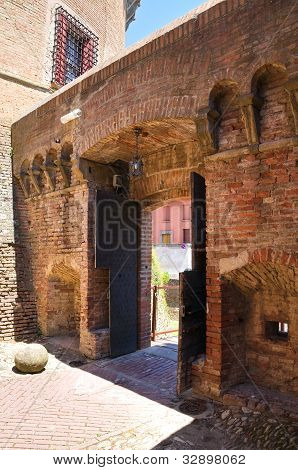 สฟอร์ซาของปราสาท Dozza Emilia-Romagna อิตาลี