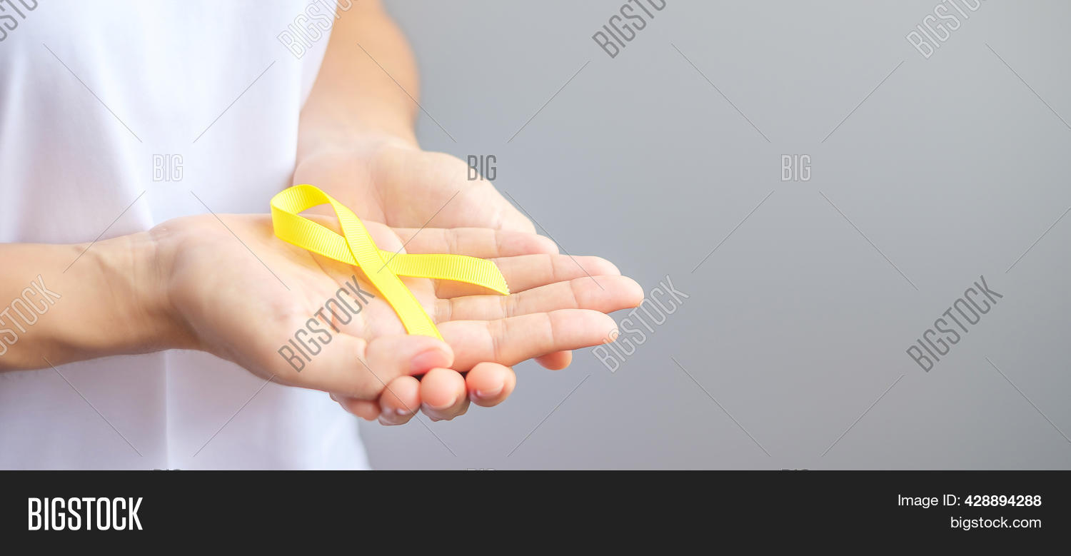 Hand Holding Yellow Image & Photo (Free Trial) | Bigstock