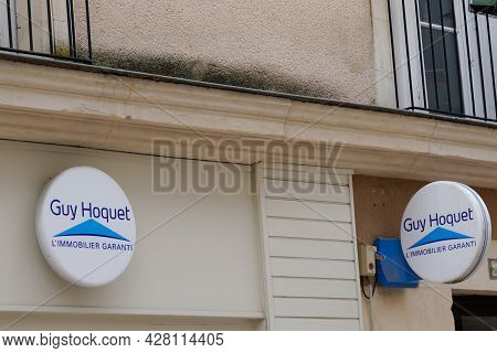 Bordeaux , Aquitaine France - 07 25 2021 : Guy Hoquet Logo Sign And Text Brand Office On Real Estate