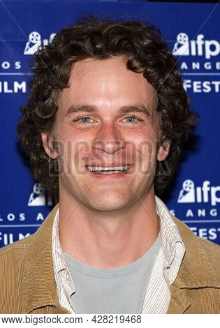 LOS ANGELES - JUN 13: Tom Everett Scott arrives to  the âLast Man Runningâ World Premiere on June 13, 2003 in Hollywood, CA