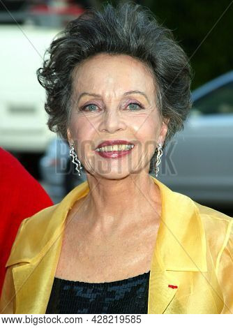 LOS ANGELES - JUL 29: Leslie Caron arrives to  the 'Le Divorce'  Los Angeles Premiere on July 29, 2003 in Westwood, CA