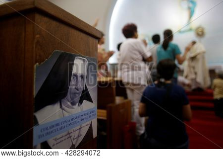 Admirers Of The Saint Dulce Of The Poor