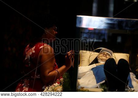 Admirers Of The Saint Dulce Of The Poor