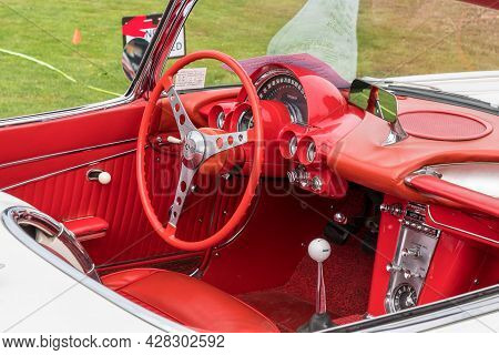Pittsburgh, Pennsylvania, Usa July 24, 2021 The Pittsburgh Vintage Gran Prix In Schenley Park, A Yea