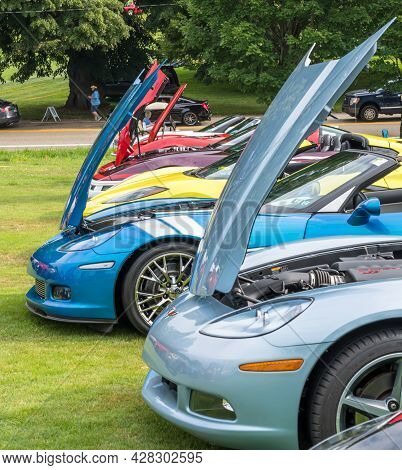 Pittsburgh, Pennsylvania, Usa July 24, 2021 The Pittsburgh Vintage Gran Prix In Schenley Park, A Yea