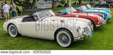 Pittsburgh, Pennsylvania, Usa July 24, 2021 The Pittsburgh Vintage Gran Prix In Schenley Park, A Yea