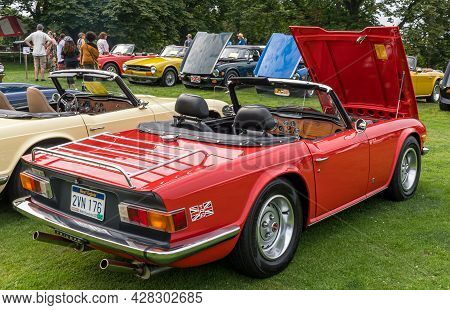 Pittsburgh, Pennsylvania, Usa July 24, 2021 The Pittsburgh Vintage Gran Prix In Schenley Park, A Yea