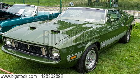 Pittsburgh, Pennsylvania, Usa July 24, 2021 The Pittsburgh Vintage Gran Prix In Schenley Park, A Yea